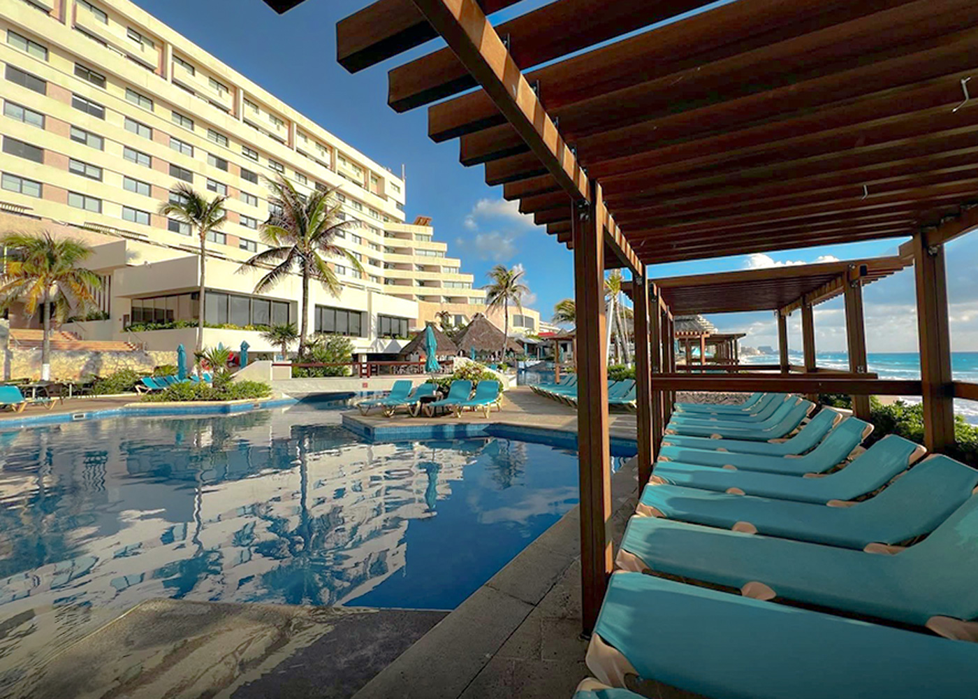 Albercas en Royal Solaris Cancún
