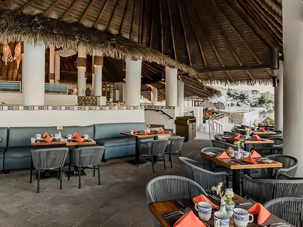 Bebidas y espacios relajados en Royal Solaris Cancún