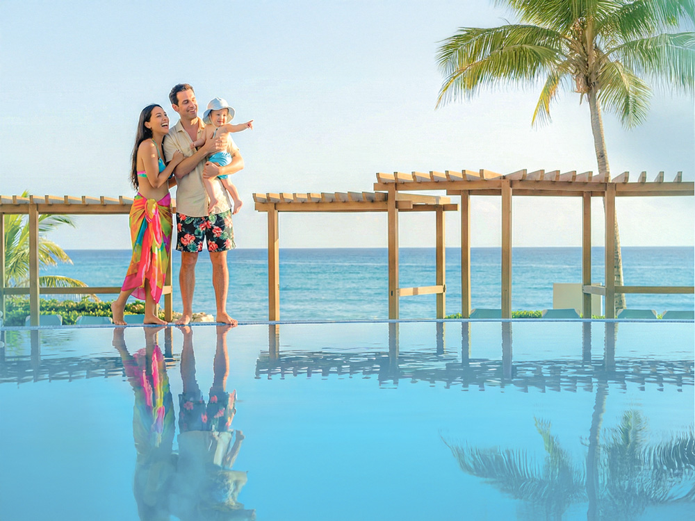 Albercas y playa en Royal Solaris Cancún