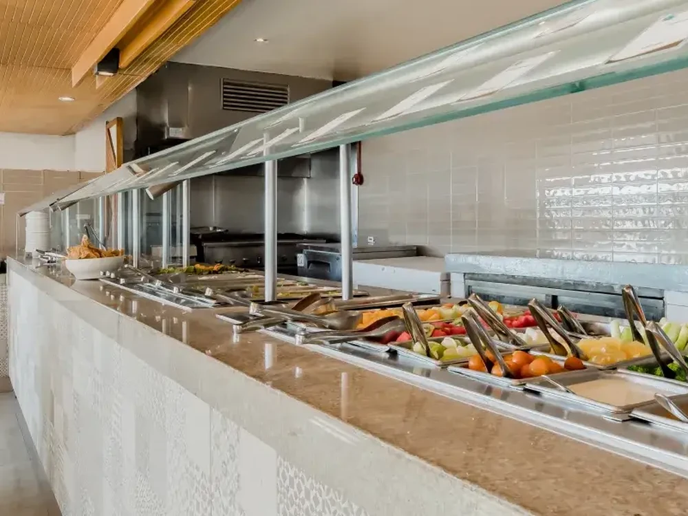 Snacks y opciones casuales en Royal Solaris Cancún