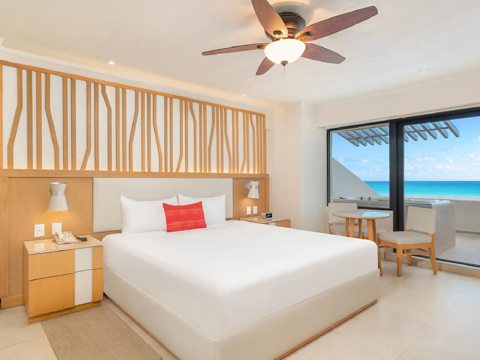 Habitación Deluxe Vista al Mar con Jacuzzi en Royal Solaris Cancún