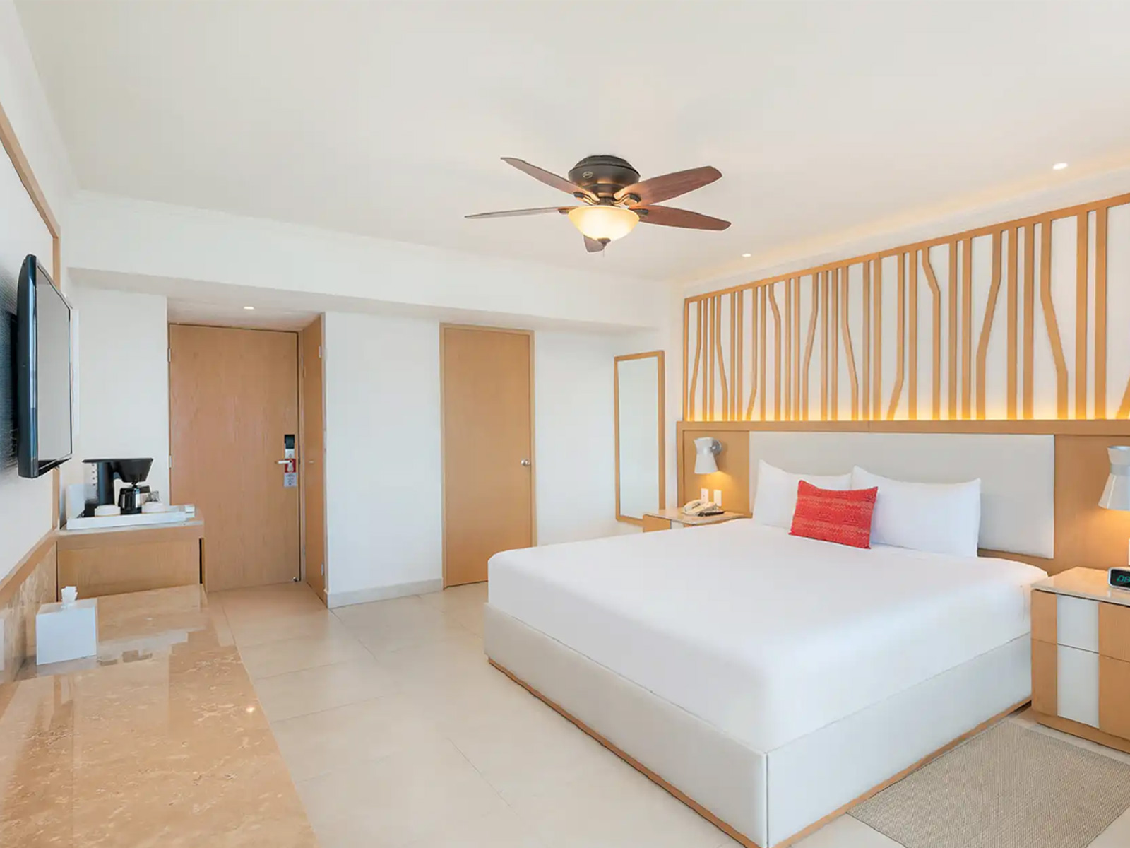 Detalle de la habitación Deluxe Vista al Mar con Jacuzzi en Royal Solaris Cancún